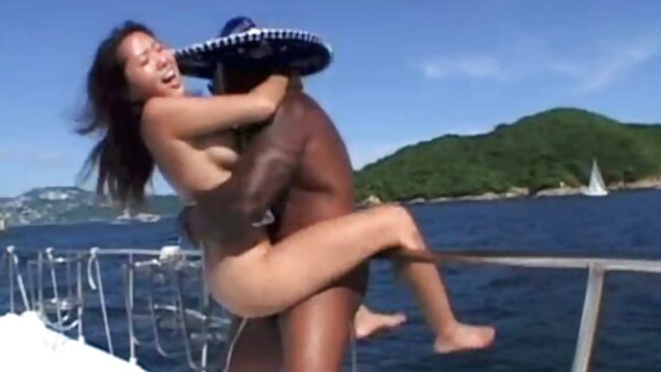 Die schwanzhungrige Asiatin Chika Ishihara spielt mit einem Schwanz, bis er abspritzt tochter porn tube